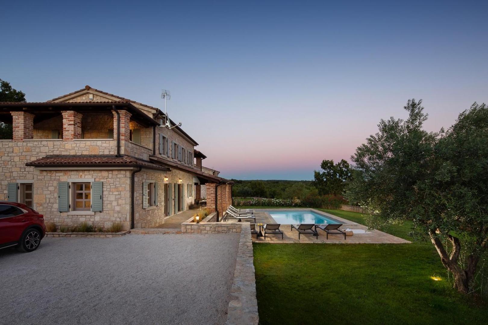 Rustic Villa Rubus & Sylbum With A Pool Sveti Lovreč Pazenatički Εξωτερικό φωτογραφία