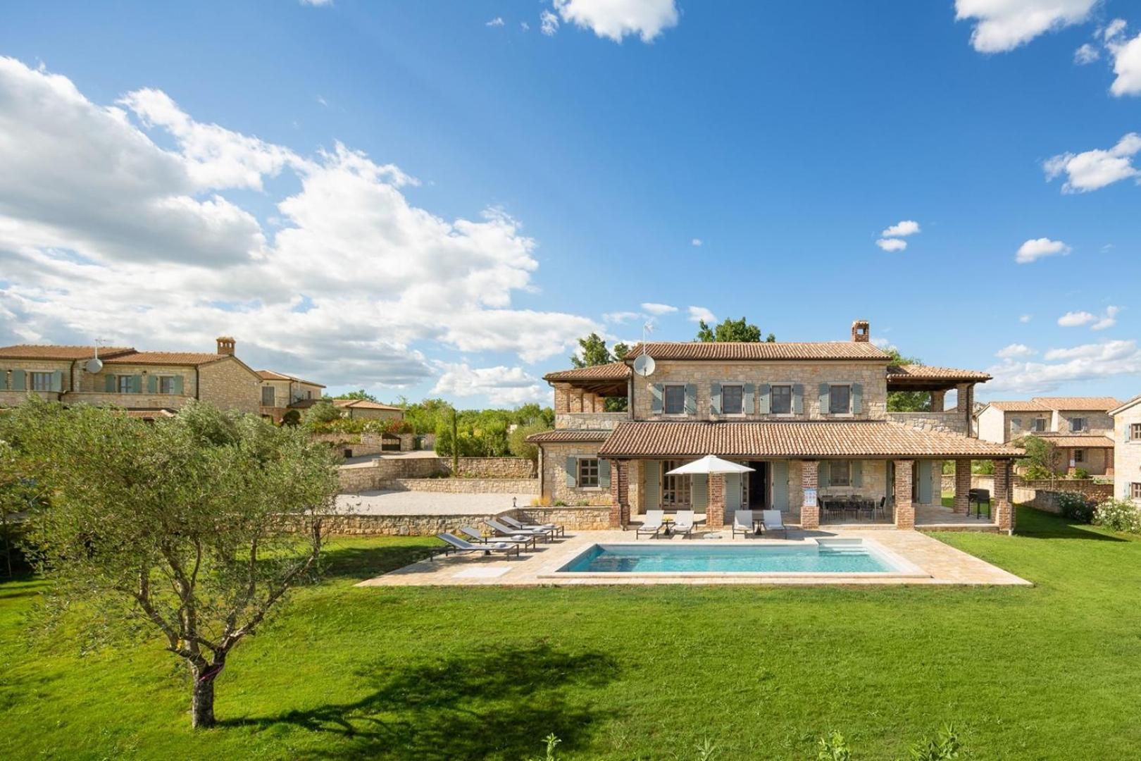 Rustic Villa Rubus & Sylbum With A Pool Sveti Lovreč Pazenatički Εξωτερικό φωτογραφία