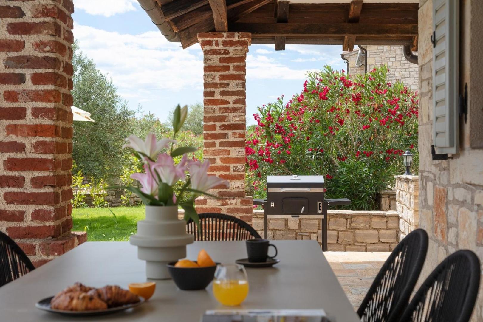 Rustic Villa Rubus & Sylbum With A Pool Sveti Lovreč Pazenatički Εξωτερικό φωτογραφία