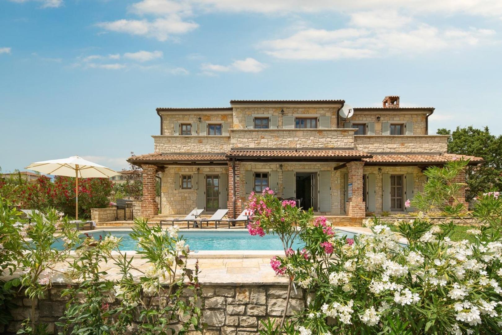 Rustic Villa Rubus & Sylbum With A Pool Sveti Lovreč Pazenatički Εξωτερικό φωτογραφία